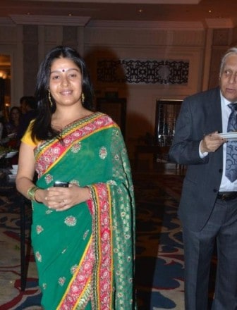 sunidhi chauhan at bappa Lahiri's wedding sunidhi chauhan at bappa Lahiri's wedding