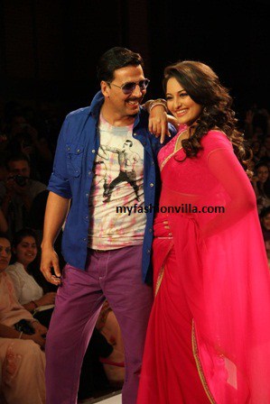 Akshay & Sonakshi at RFW Akshay Kumar & Sonakshi Sinha at RFW Jaipur