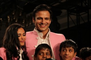 Designer Kirti Rathore with Vivek Oberoi Designer Kirti Rathore with Vivek Oberoi