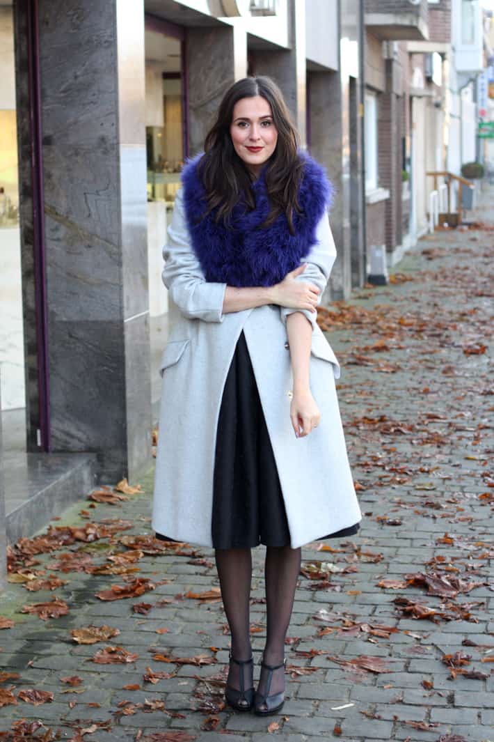 How to Wear Feather Boa for the Party Look? My Fashion Villa